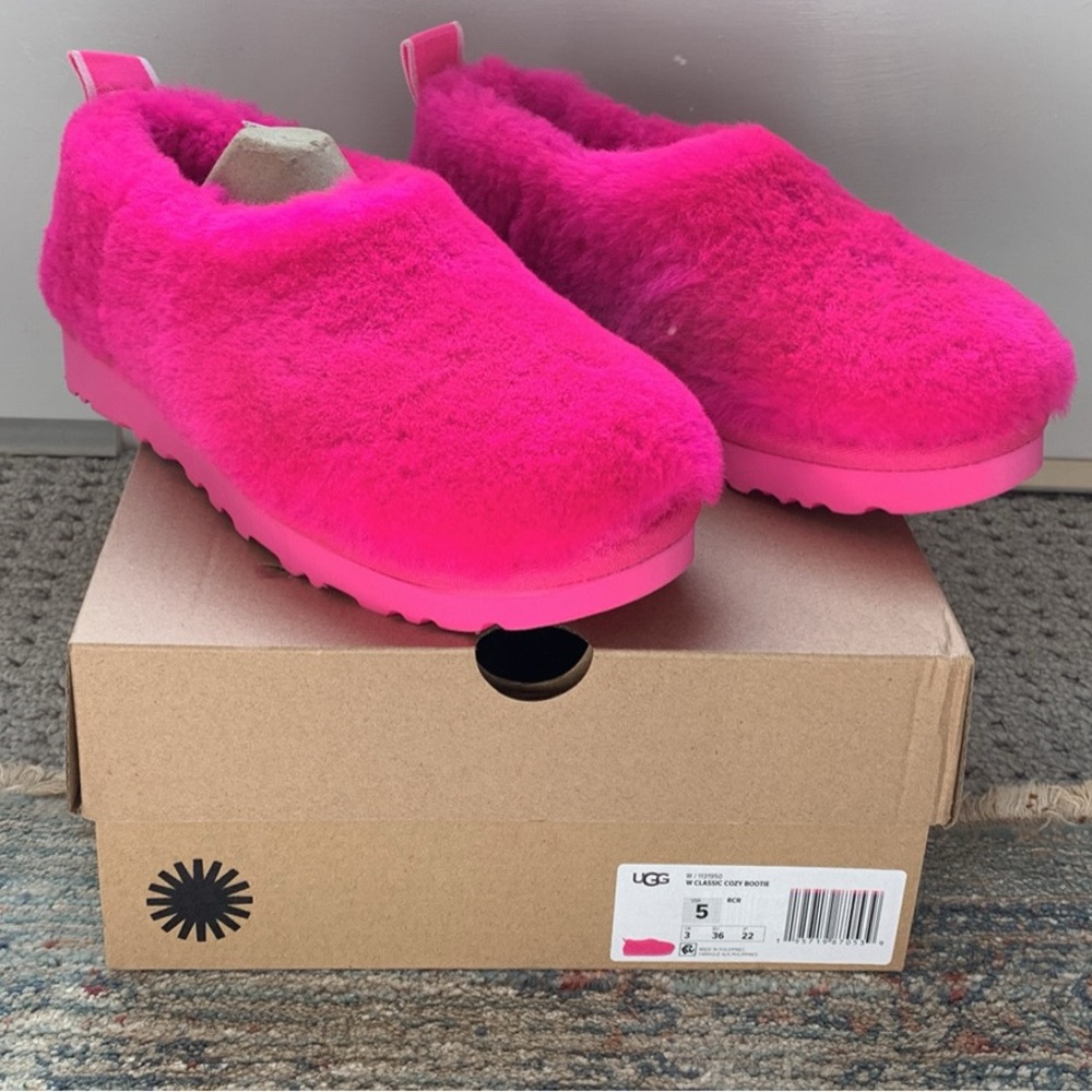 UGG Classic cozy bootie Women’s 6